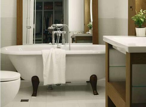 独立浴缸怎么装好看,浴室里面装上浴缸怎样搭配好看