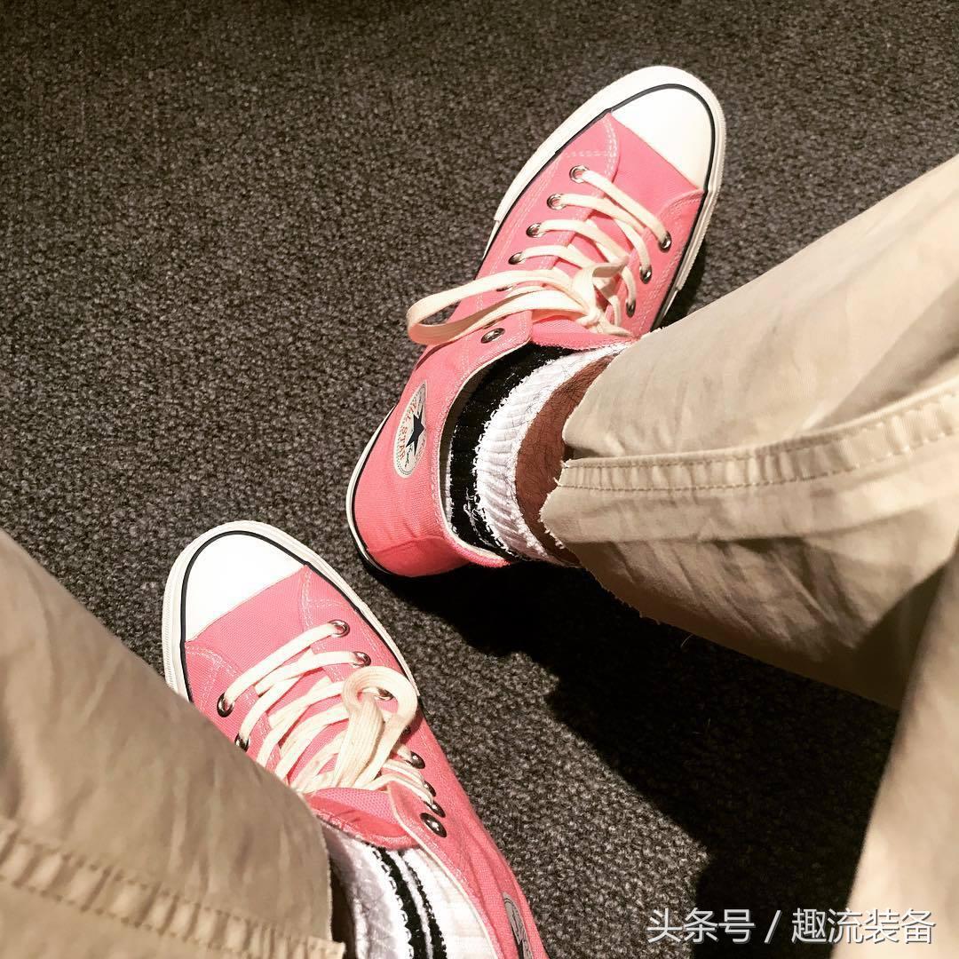 好看的小鞋子推荐,绿色双马尾配小粉鞋