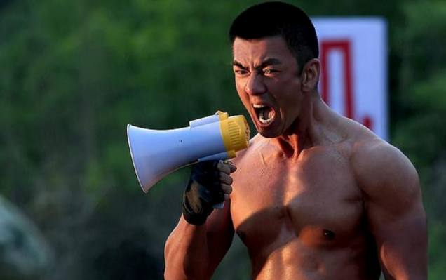 两人同演《我是特种兵》,今一人成硬汉,他和妻子因戏结缘