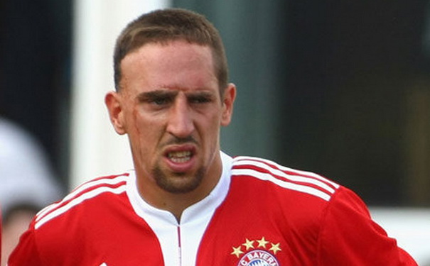 齐达内称梅西欠小白金球奖，球迷：里贝里对C罗有话说