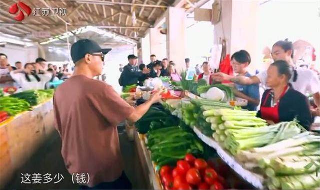 郭晶晶和霍启刚接地气,郭晶晶陈小春