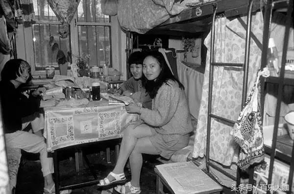 80年代的北京还不堵车车辆很少,80年代的北京牌汽车