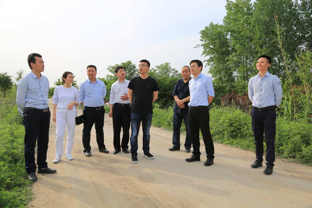 深圳铺铺旺集团郭英勇、井翔中一行来武功考察项目进展情况