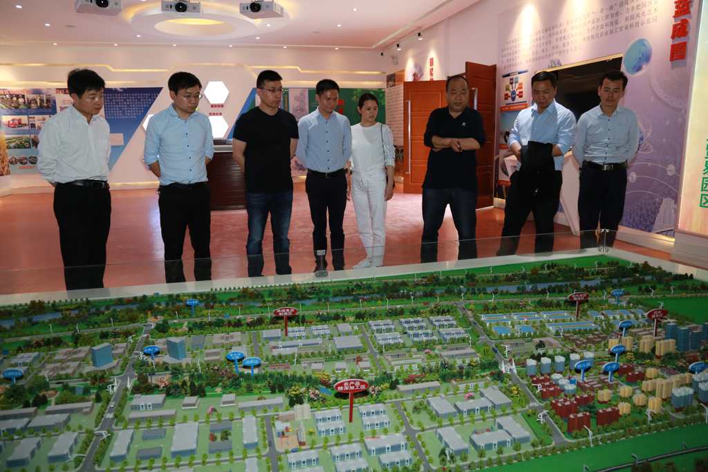 深圳铺铺旺集团郭英勇、井翔中一行来武功考察项目进展情况