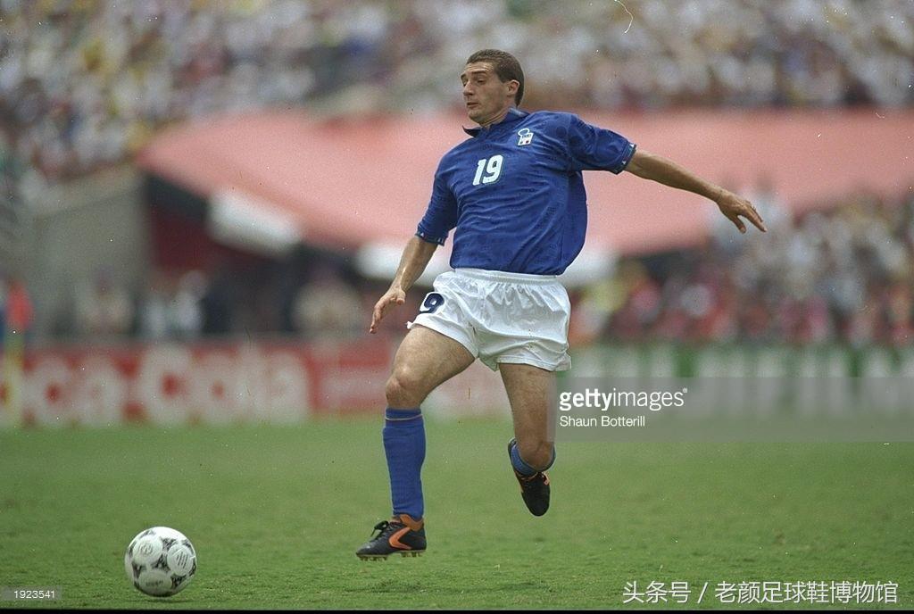 1970年世界杯足球鞋,2006世界杯猎鹰足球鞋