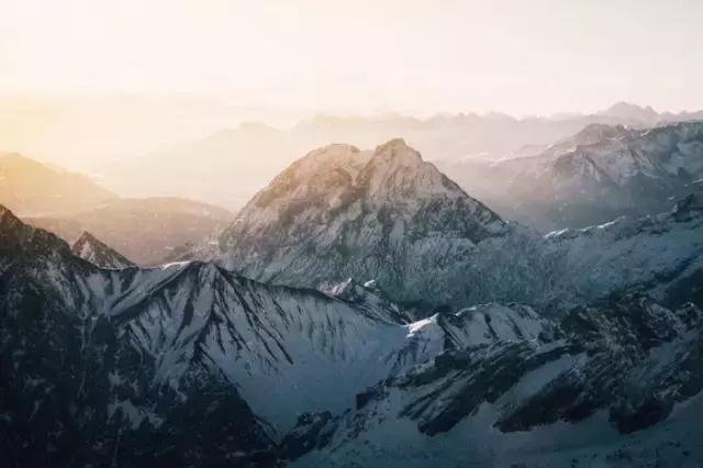 仗剑走天涯刀光剑影,刀光剑影走江湖的诗词