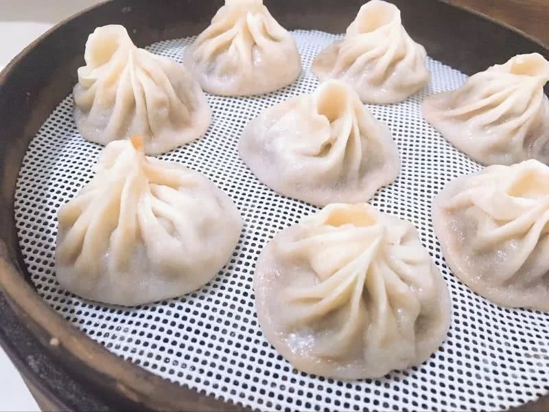 我带着秤和卷尺，去吃这几家小笼包！差点被赶跑