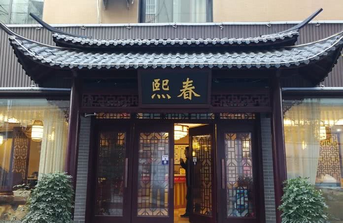 我带着秤和卷尺，去吃这几家小笼包！差点被赶跑