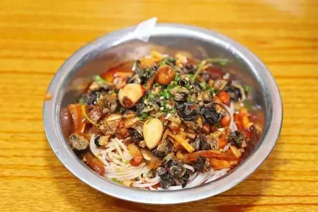 一碗螺蛳粉爱上一座城,一碗螺蛳粉只吃一半