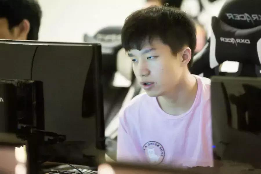 edg厂长回归uzi,edg官宣签约uzi厂长