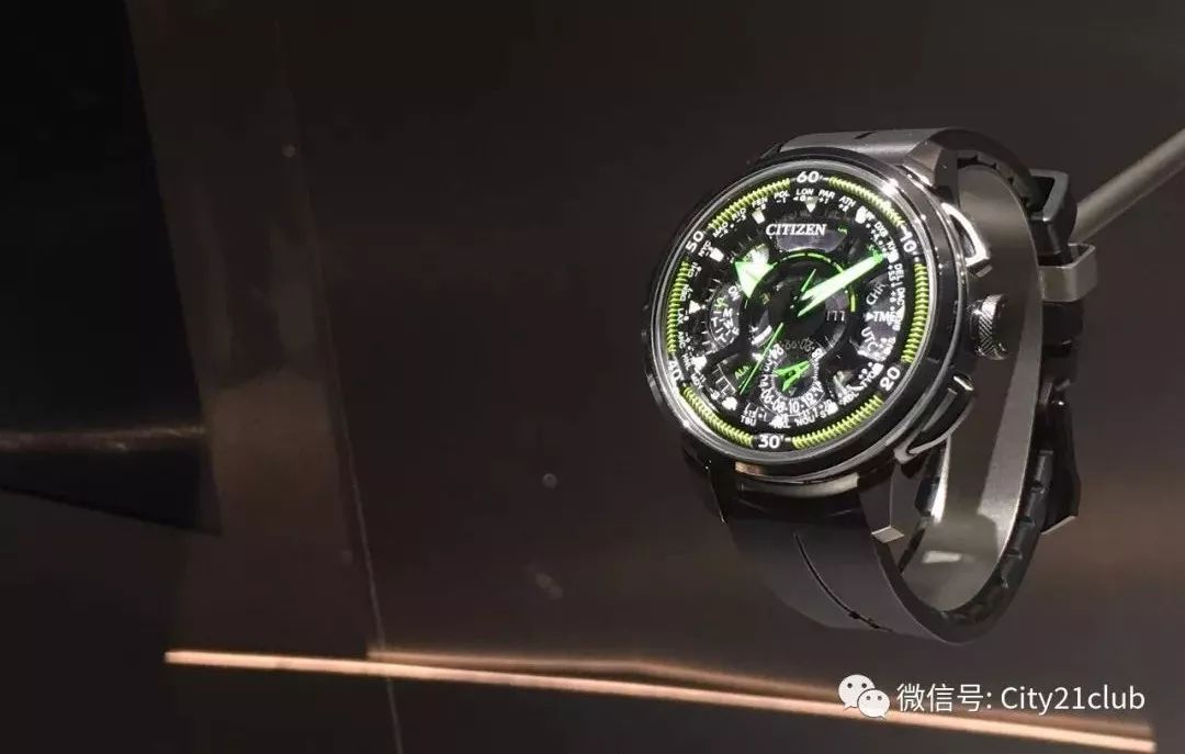 选择一组手表,选择一块腕表