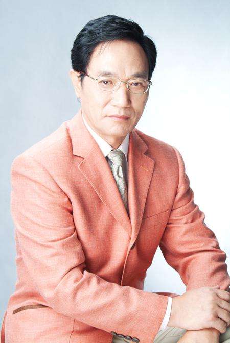 广东电视台“播音泰斗”：当年偷偷为圣斗士里的紫龙配音