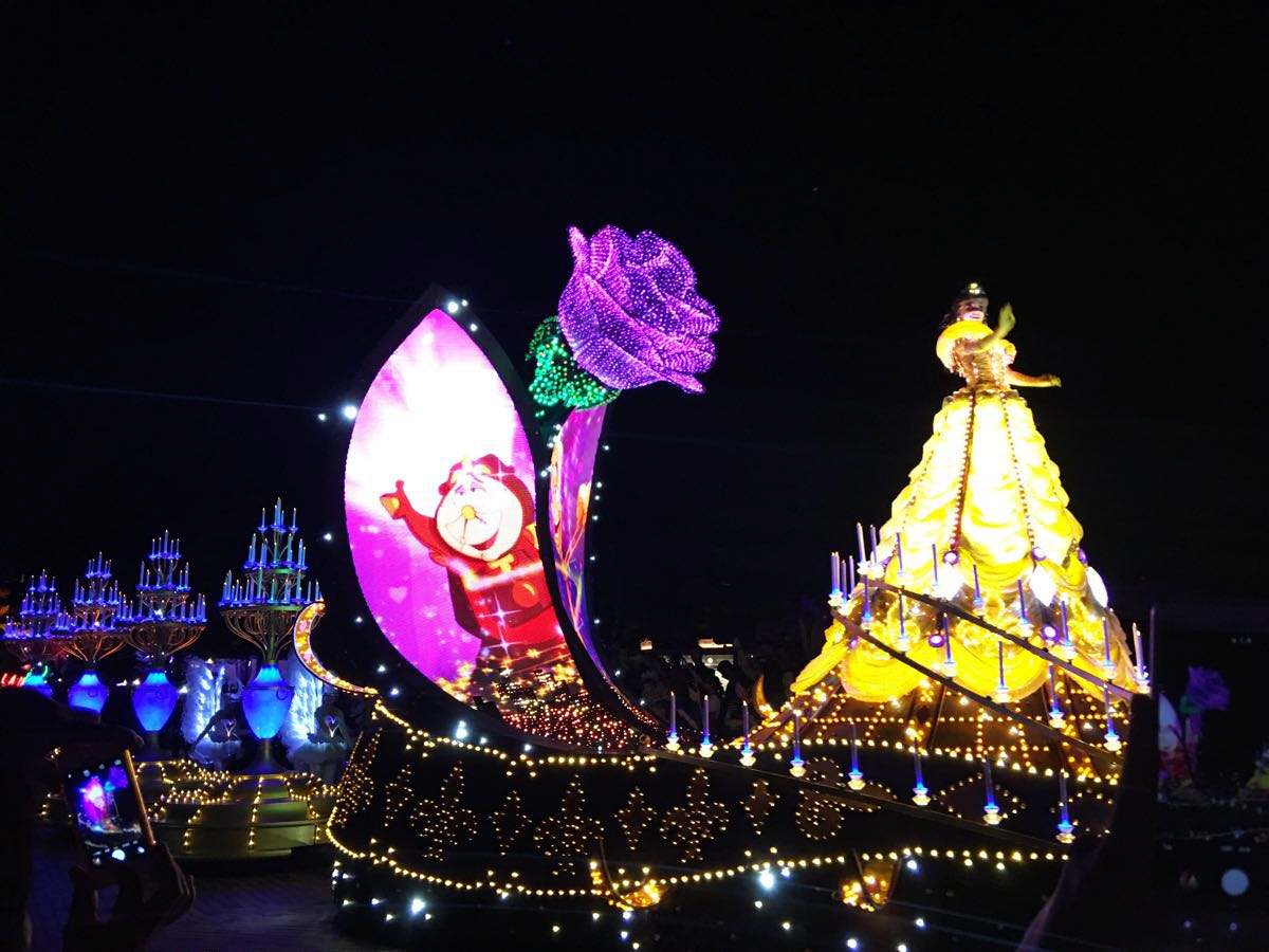 香港迪士尼，有得睇有得玩，被誉为“最好玩的乐园”