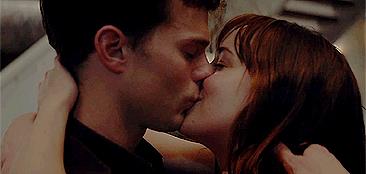 一段感情最难维持的就是新鲜感,时间久了如何保持感情的新鲜感