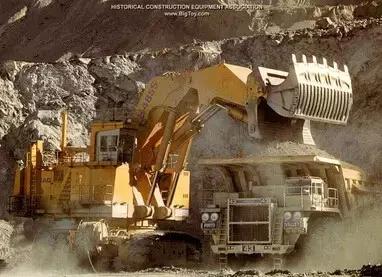 目前世界上最大的小型挖掘机,世界上最小900斤挖掘机