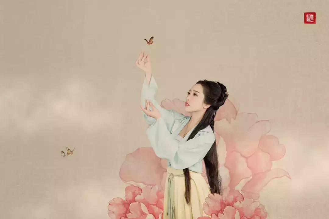 中国姑娘汉服惊呆外国人视频,中国姑娘在国外街头穿汉服惊艳了