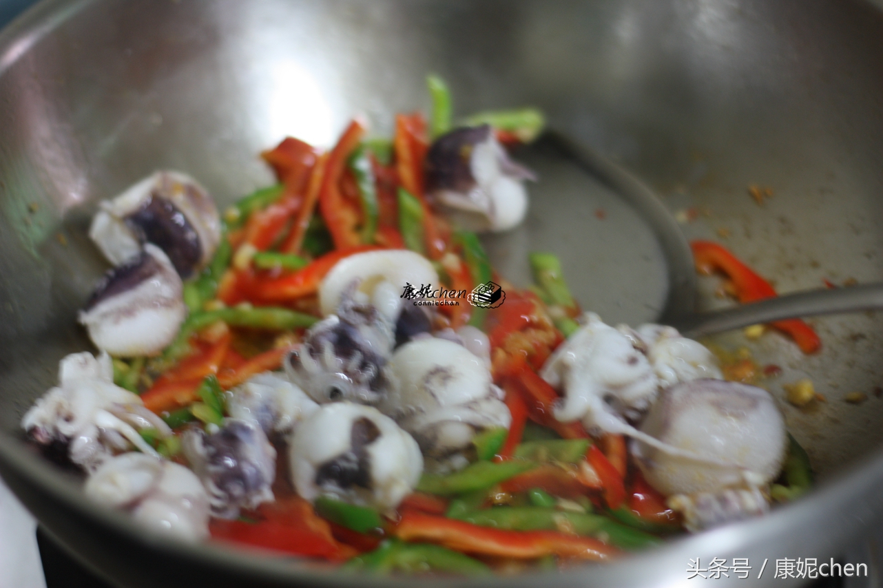墨鱼仔用啥爆炒,新鲜小墨鱼仔怎么炒着最好吃