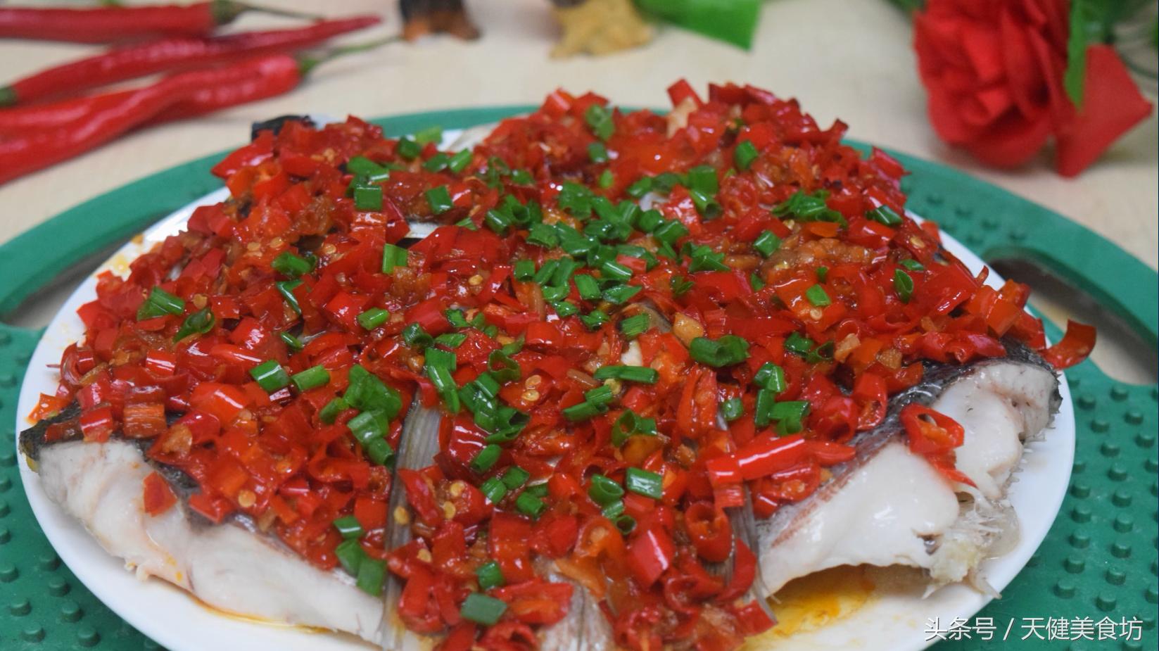 正宗的剁椒鱼头怎么做最好吃,今天分享一个剁椒鱼头的做法