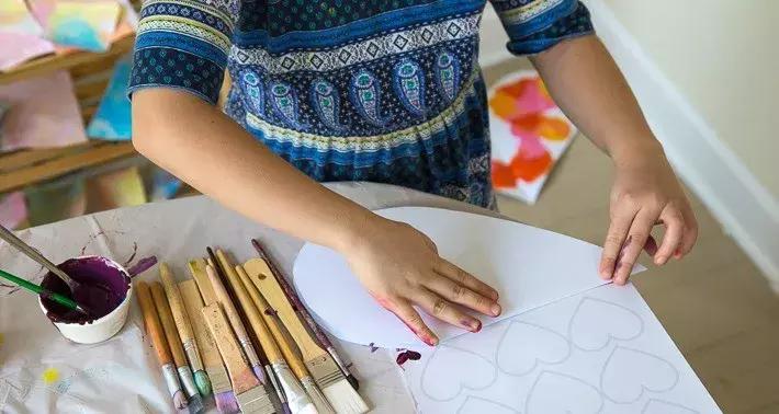 幼儿大班母亲节美术主题,关于母亲节的儿童创意美术