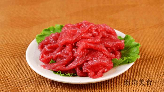 红酒和牛肉是绝佳的搭配,红酒搭配酱牛肉