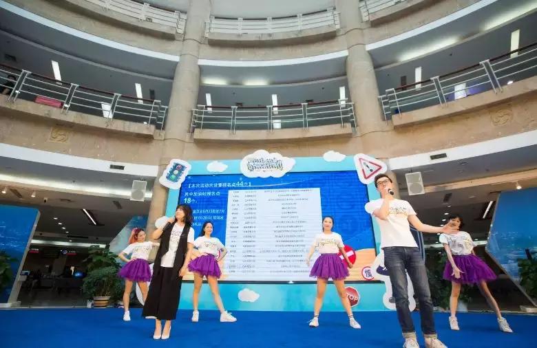 交通“零”违法，半吨汽油抱回家！