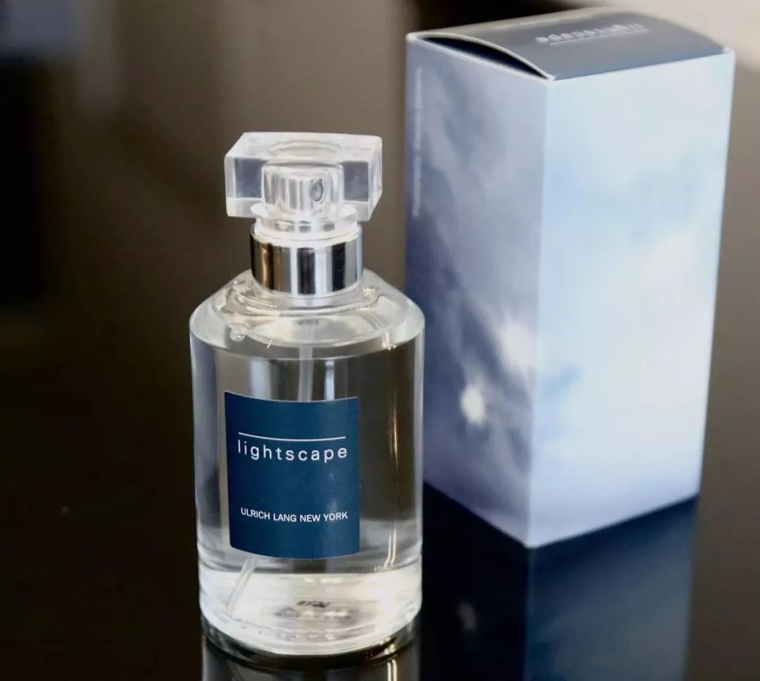 女人身上的香水味是什么很好闻 (你身上有他的香水味但没有我的贵)