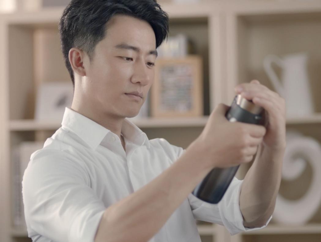 看看圈内人怎么评价胡歌,圈内人对黄轩评价