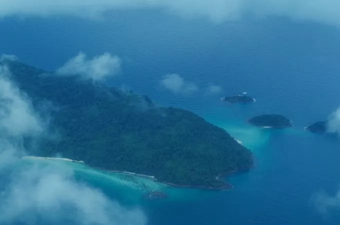 衣冠不整恕不招待厨师,衣冠不整不让进的饭店