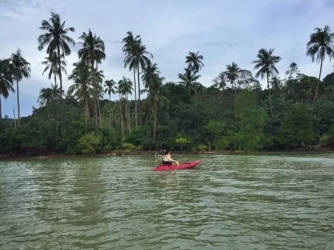 衣冠不整恕不招待厨师,衣冠不整不让进的饭店