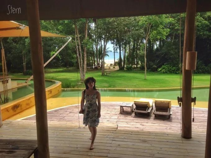 衣冠不整恕不招待厨师,衣冠不整不让进的饭店