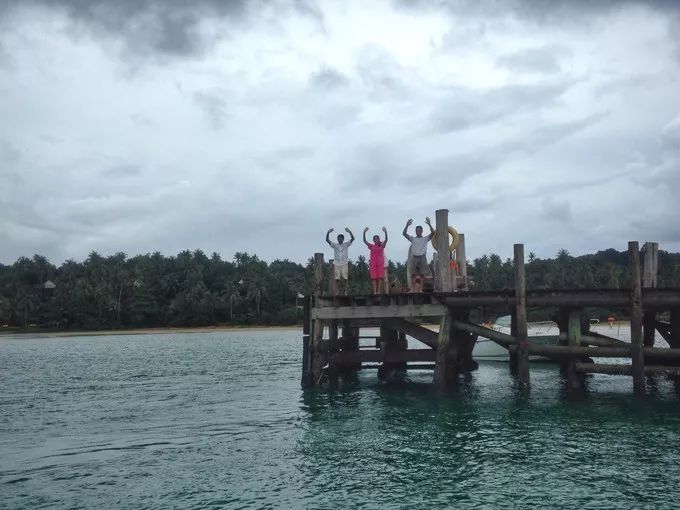 衣冠不整恕不招待厨师,衣冠不整不让进的饭店