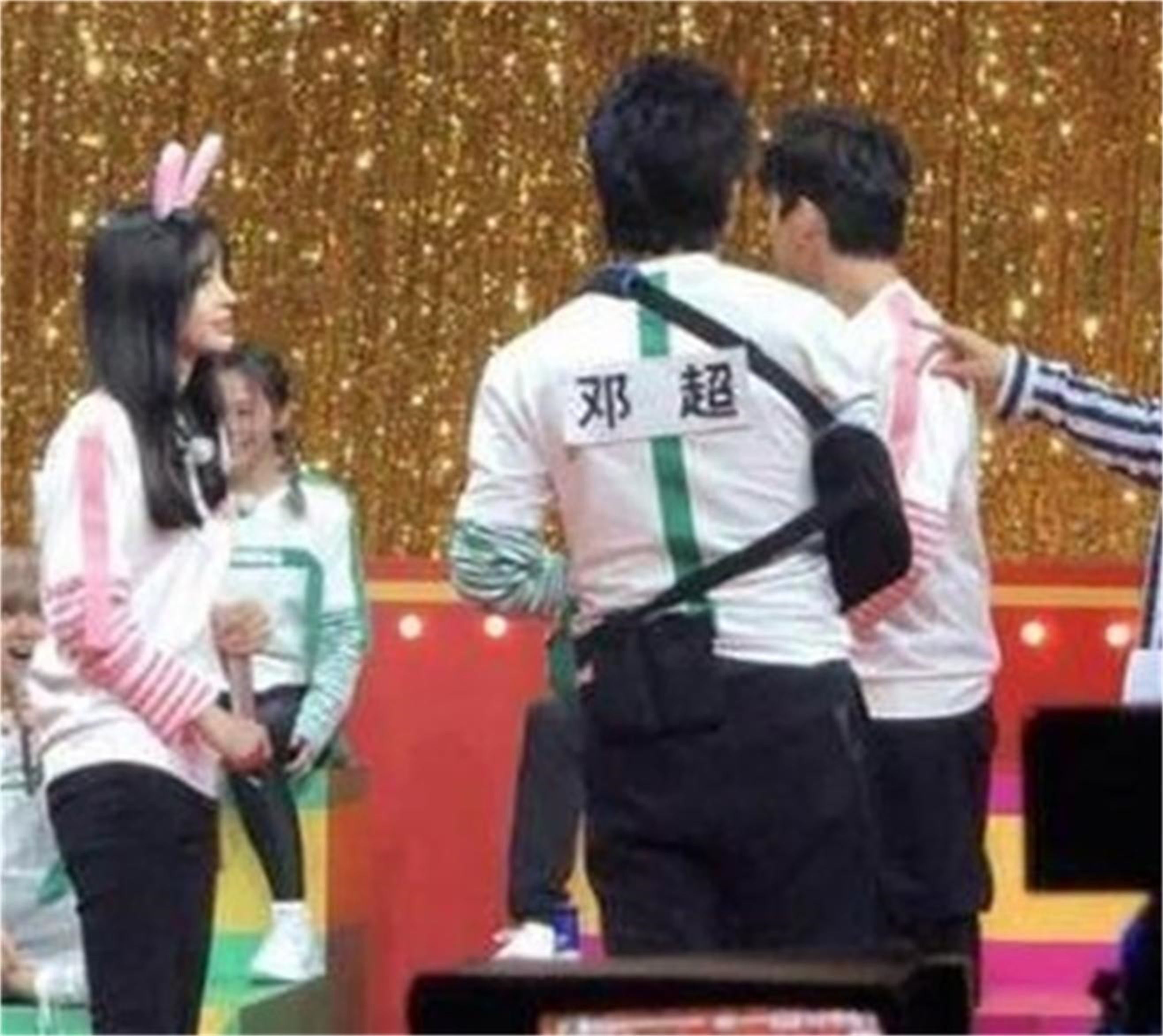 邓超胳膊受伤,邓超手臂受伤睡觉有没有影响