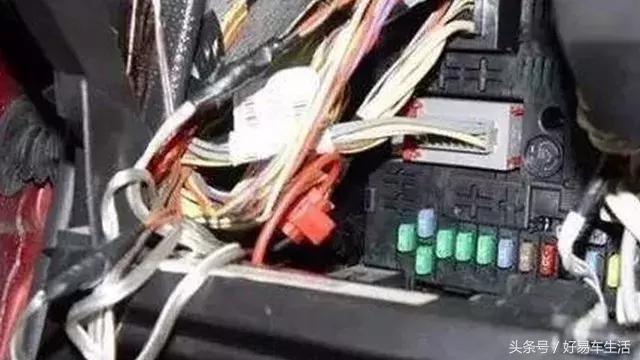 开车闻焦糊味,开车上陡坡出现焦糊味