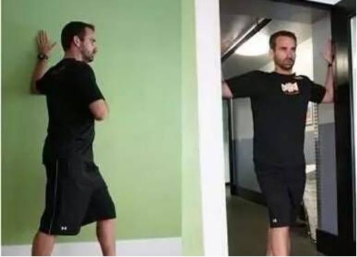 康复医生纠正驼背,如何矫正驼背简单办法