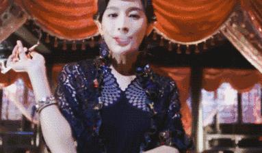 穿旗袍优雅高贵妩媚多姿,穿旗袍优雅高贵妩媚的走姿