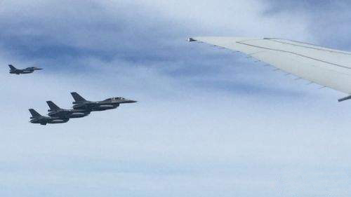 国民*党**吁台军护航战机别挂弹：万一朝蔡英文专机来一发咋办