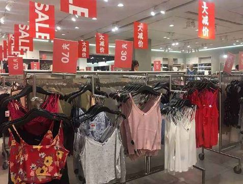 惊天黑幕！HM，ZARA等快时尚品牌的牛仔裤，已导致多*皮人**肤腐烂，恶臭，不孕...