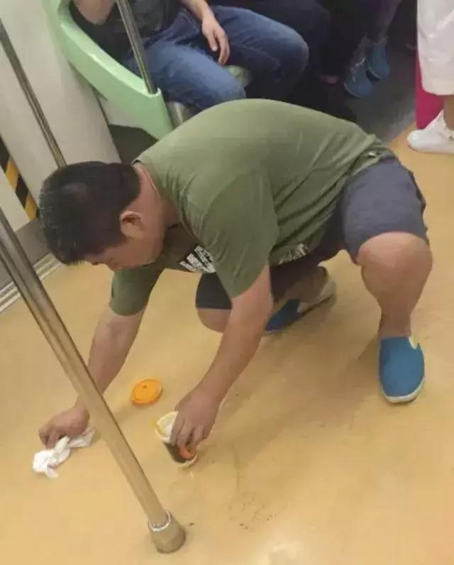 董卿到底有多懂得礼貌,这才是董卿真实的样子