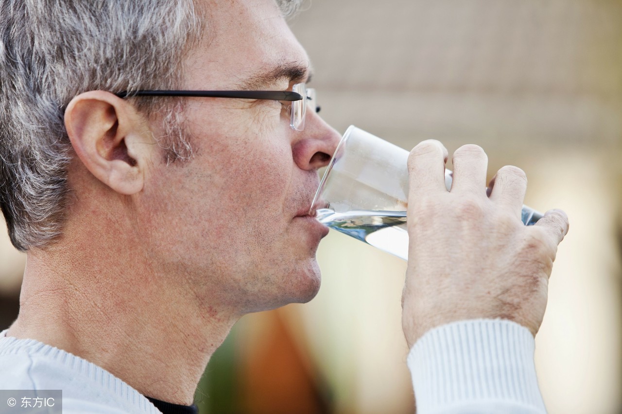 尿酸619喝水能降下来吗,尿酸不吃药只喝水多久可以降下来