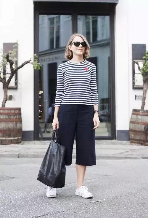 宽松t恤配阔腿裤慵懒,想要腿变长