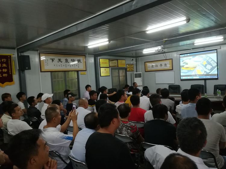 警路联动交通安全宣传,交警对驾校学员开展交通安全宣传