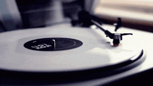 遇见喜欢黑胶的伴侣有多难得?这对夫妻已经收集了近40年唱片