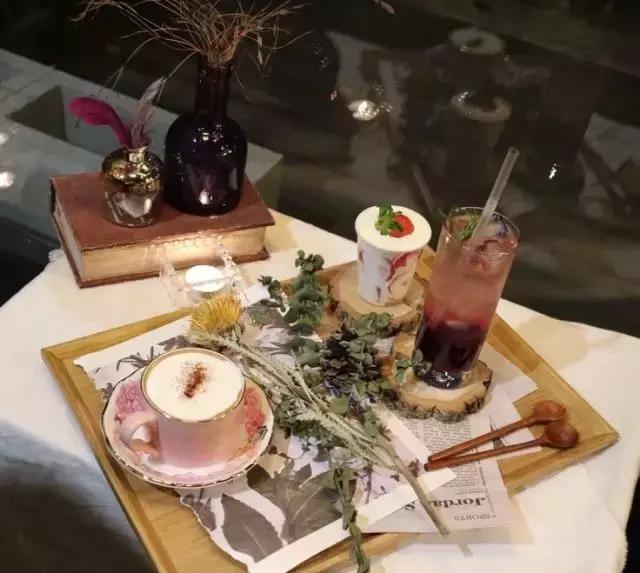 为喜欢自拍的小仙女打造的咖啡店！据说90%的韩国妹子都去打过卡