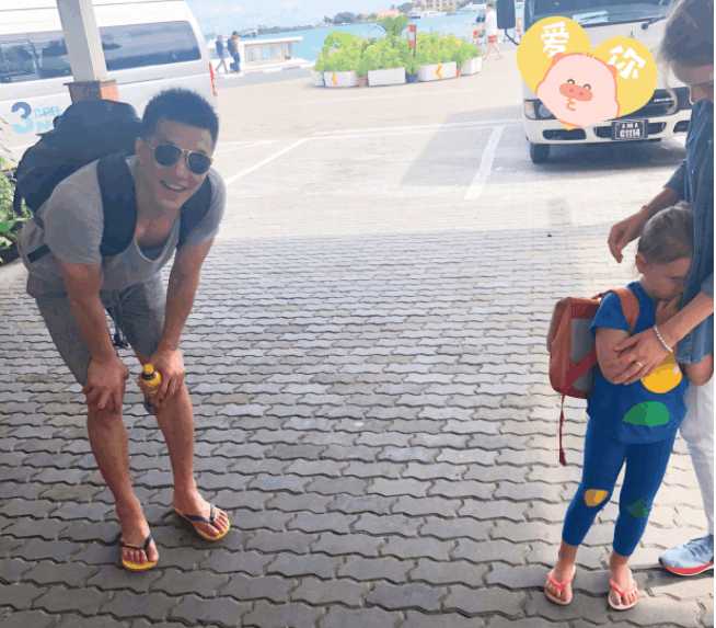 郭艾伦天真小眼神,郭艾伦微博晒庆生视频