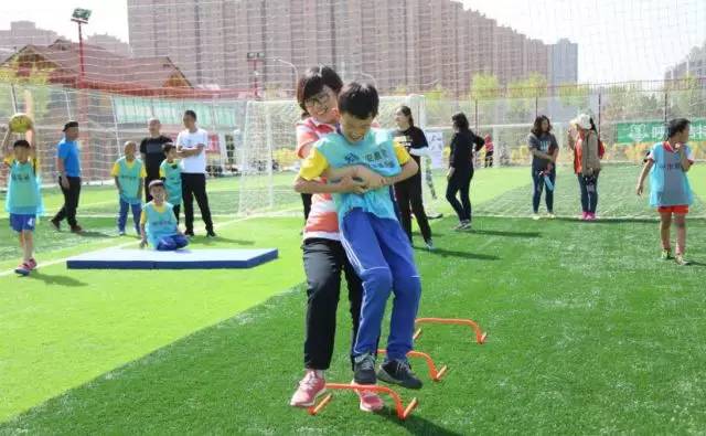 “趣味足球、快乐家庭”内蒙古草根足球日活动“搅热”母亲节