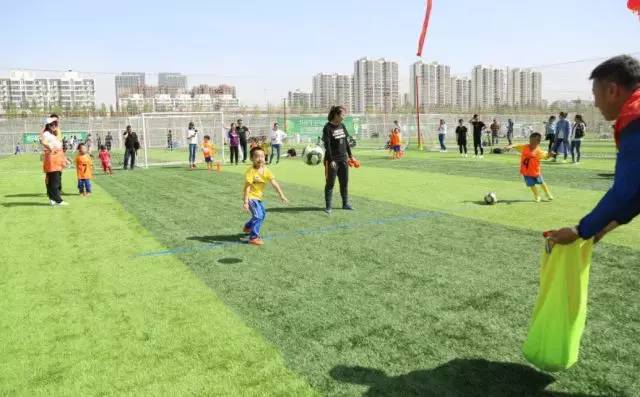 “趣味足球、快乐家庭”内蒙古草根足球日活动“搅热”母亲节