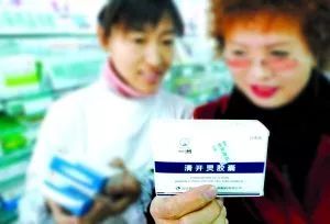 顾客嫌药贵，店员让他看了这个标志后……顺利成交！