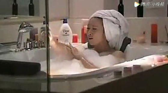 胸大无脑，嗲精附身，演坏女人成名的她居然还“真空照”上热搜了