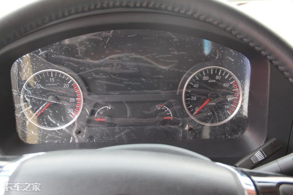 13升430马力LNG发动机,这台天然气重卡的驾驶室也能拉窗帘