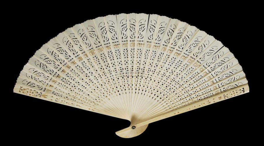儿时学翩翩公子玩过折扇的在哪里？如今竹扇可卖出iPhoneX的价